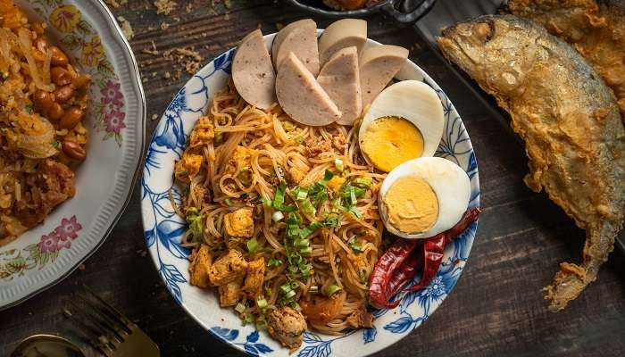 Eaten primarily as a breakfast, Khanom Jeen is a staple cuisine in Thailand