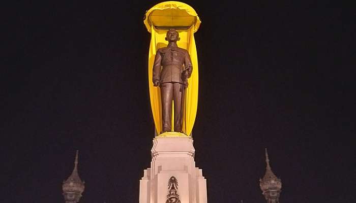 Giant statue of King Rama IX.