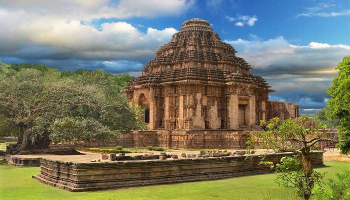 Lihatlah arsitektur Kuil Matahari Konark, salah satu tempat unik yang paling menakjubkan di Puri