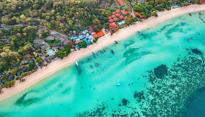A captivating picture of the Laem Thong Beach, one of the best beaches in Thailand for couples.