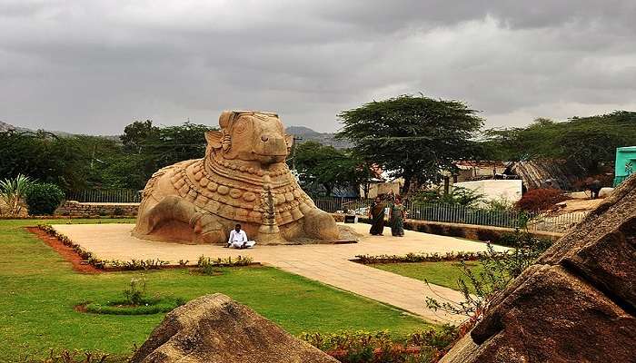 The archaeological significance of Lepakshi makes it an offbeat location for those interested in history and looking for an educational visit