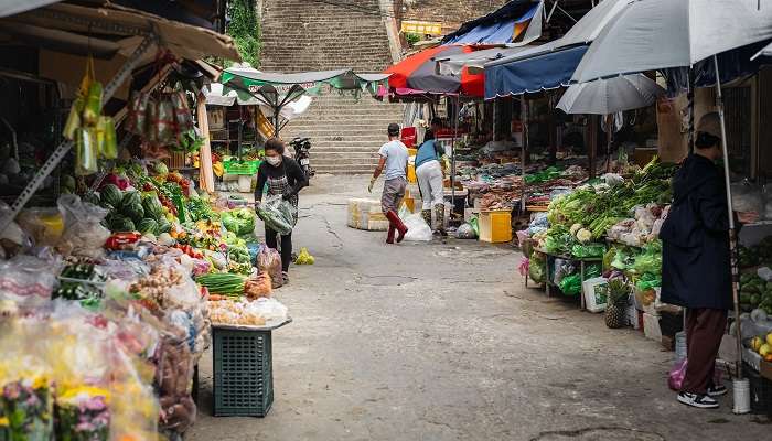 Morning market scene in Dalat, Vietnam.