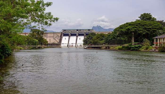 Visit Malampuzha Dam during Kochi to Bangalore road trip.