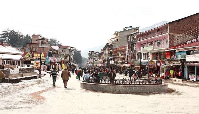 Crowd in Mall Road in Mussoorie