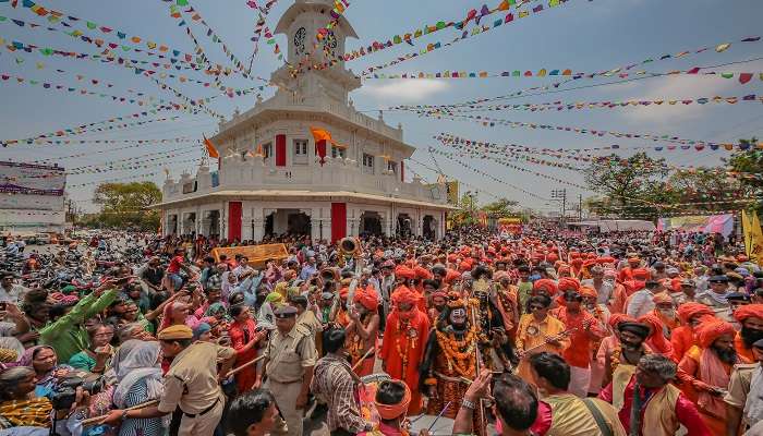 Devotees performing special pooja and seeking blessings at Mangalnath Temple.