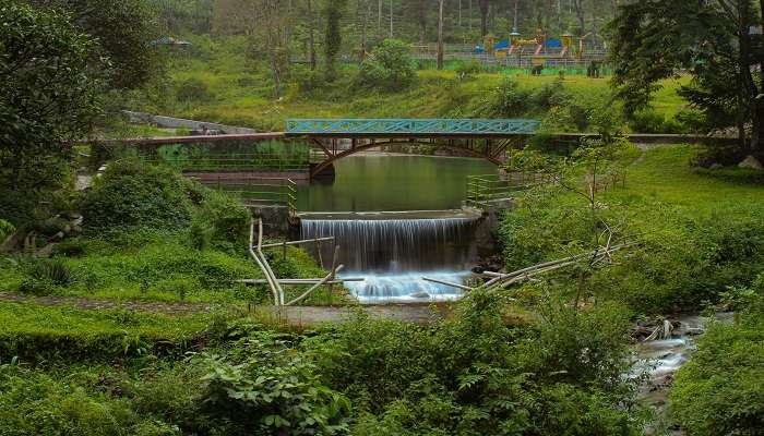 Pemandangan indah Taman Manjushree di Chobar, salah satu tempat piknik terkenal di Kathmandu.