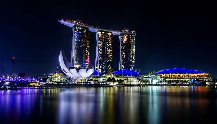 La vue nocturne de Marina Bay Sands,