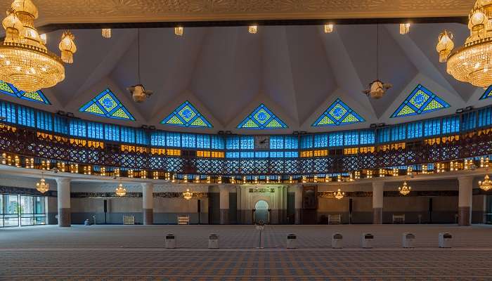 Mosquee nationale de Malaisie, C’est l’une des meilleurs endroits à visiter à Kuala Lumpur