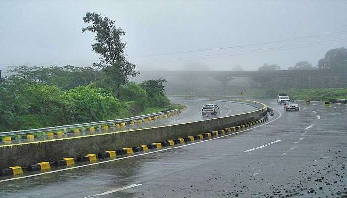 Starting from Alephata, the route becomes simpler. You join the National Highway sometime around evening and you’ll find high traffic