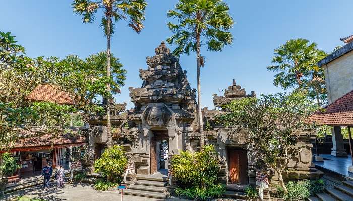 Exterior of Museum Puri Lukisan Ubud, showcasing traditional Balinese architecture and lush green surroundings.