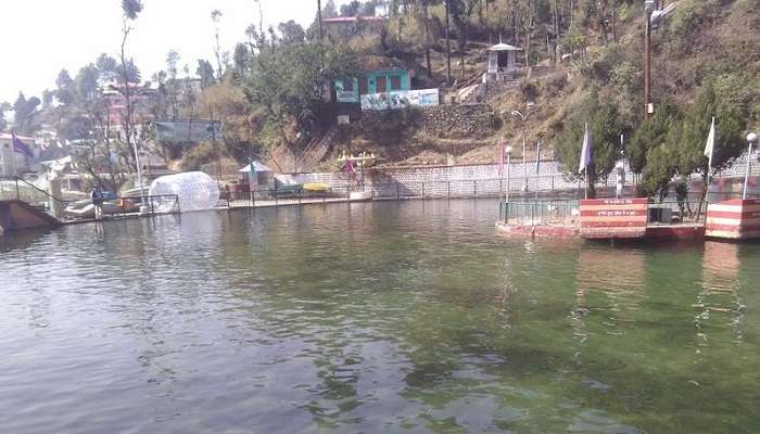 The beautiful Mussorie Lake is located amidst the lush green forests and tiger falls