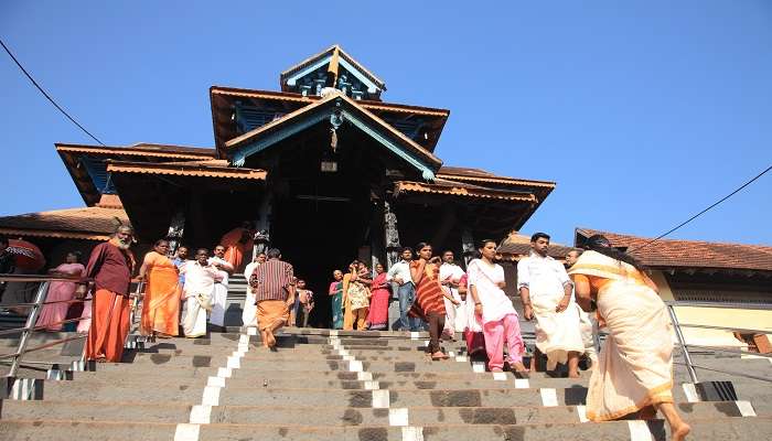Temple in Aranmula, one you need to experience during the Alleppey to Munnar road trip