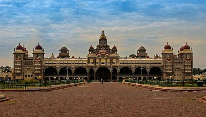 Start your amazing journey from Mysore to Kerela from the opulent and vibrant Mysore Palace, a paragon of architecture
