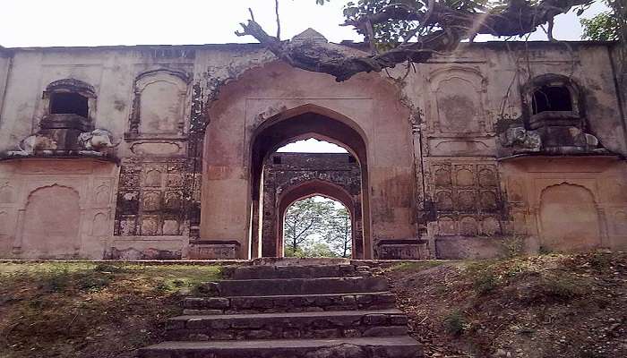 Explore the history at the Nadaun Fort, one of the popular places to visit in Hamirpur.