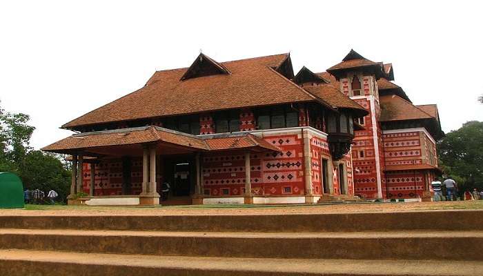 Explore the 19th Century Napier Museum located near Trivandrum Shiva Temple.