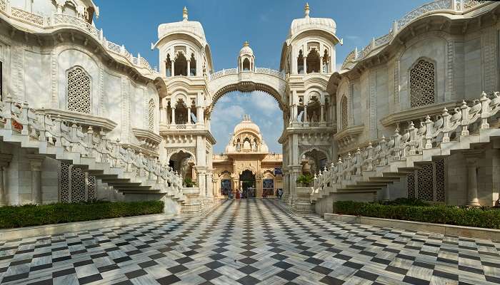 Apart from Prem Mandir, Vrindavan is filled to the brim with places and temples that you can spend your day exploring. 