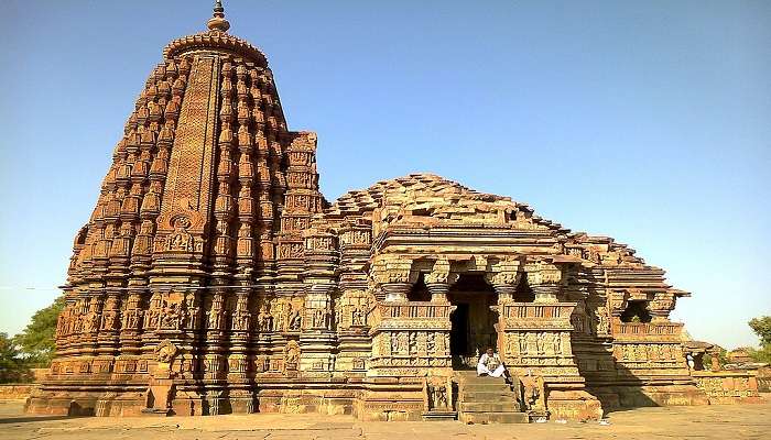 Sitting atop a small hill, the Neelkantheshwar Temple is a beautiful temple that is just a 45-minute climb