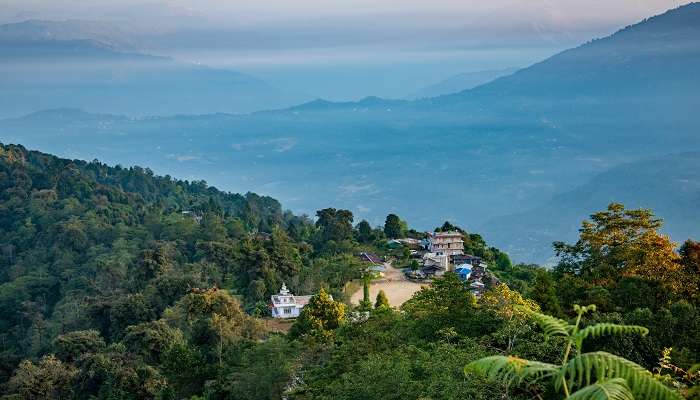 Pemandangan udara Desa Rishop di Lolegaon, dekat Nimbong.