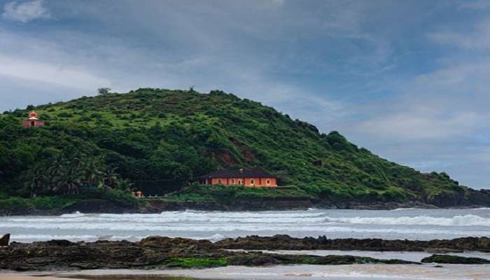 View of Gokarna Beach, an experience you can relish after your Goa to Gokarna road trip