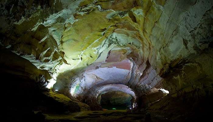  Located in central Vietnam, Phong Nha-Ke Bang National Park is one of Vietnam’s most popular tourist spots.