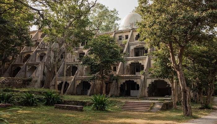 Phool Chatti Ashram is a spiritual oasis and popular among those considering offbeat places in Rishikesh.