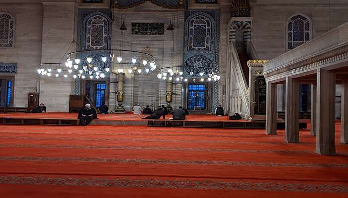 Explore the majestic Prayer Hall of the Suleymaniye Mosque