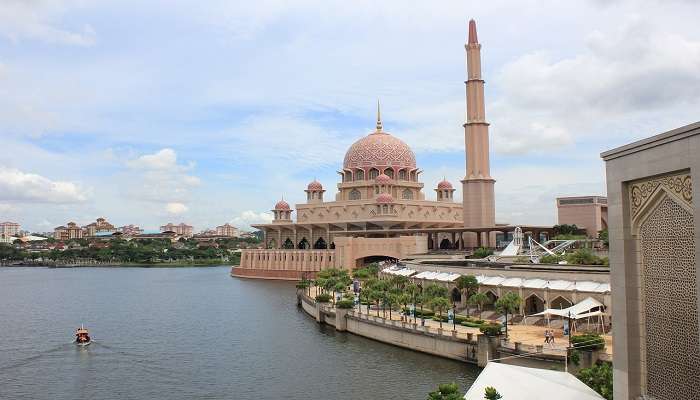 Putrajaya, C’est l’une des meilleurs endroits à visiter en Malaisie
