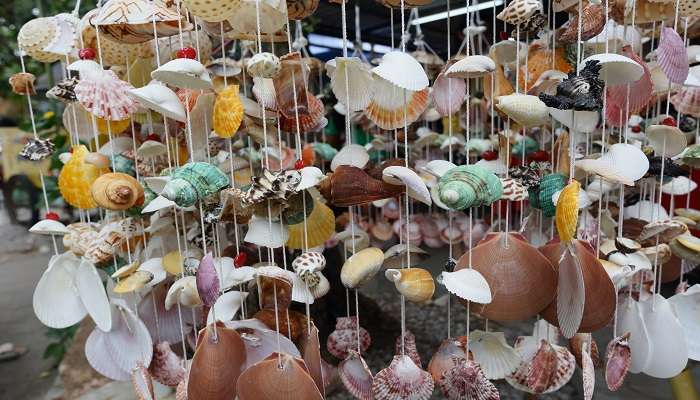 Get beautiful shell jewellery at the Queen Sea Shell Craft when shopping in Andaman