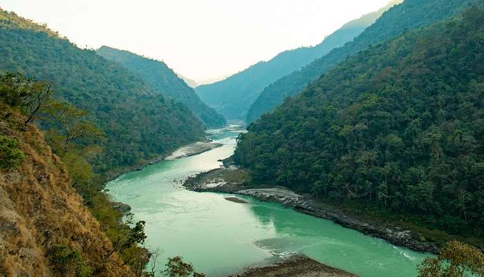 Adventure enthusiasts can do rappelling during a Delhi to Rishikesh road trip.