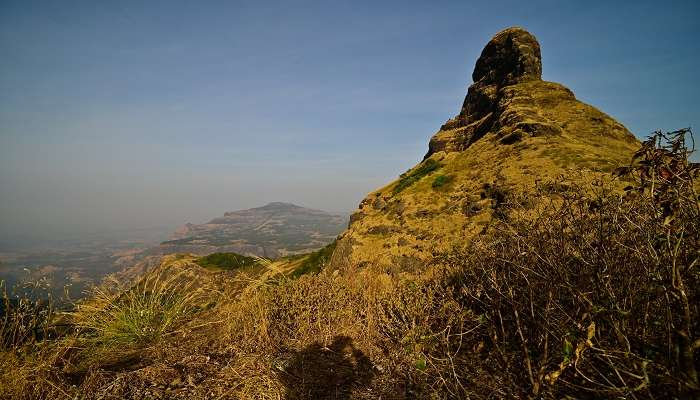 Breathtaking panoramic view from the peak of Ratangarh Fort, a must see during trekking near Nagpur 