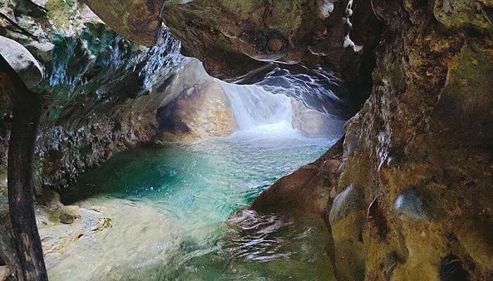 Pemandangan di Gua Perampok di Dehradun