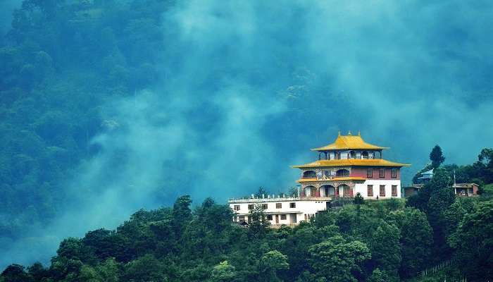 Tempat-tempat terpencil di dekat Gangtok termasuk Biara Rumtek yang luar biasa
