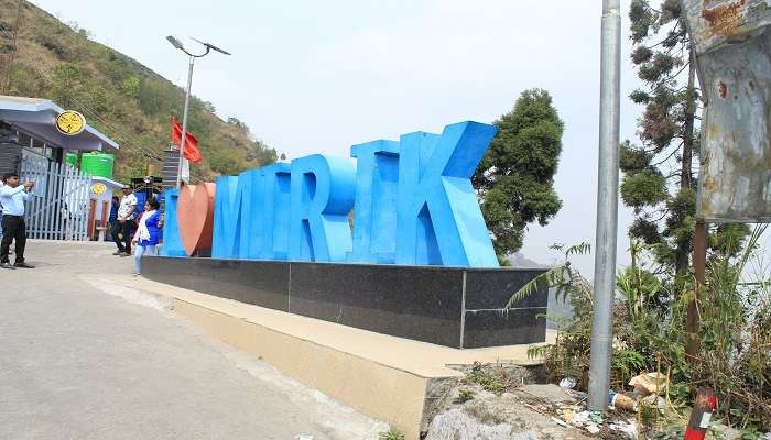 The signboard of Mirik.