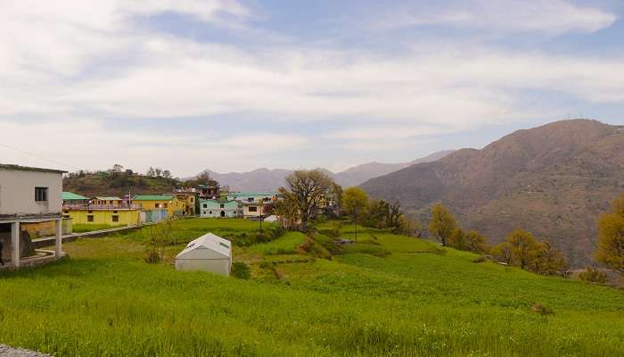 The village is one of the offbeat places near Mussoorie