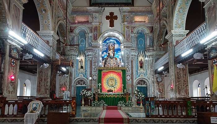 The amazing architecture of the Santa Cruz Basilica near Subhash Bose Park