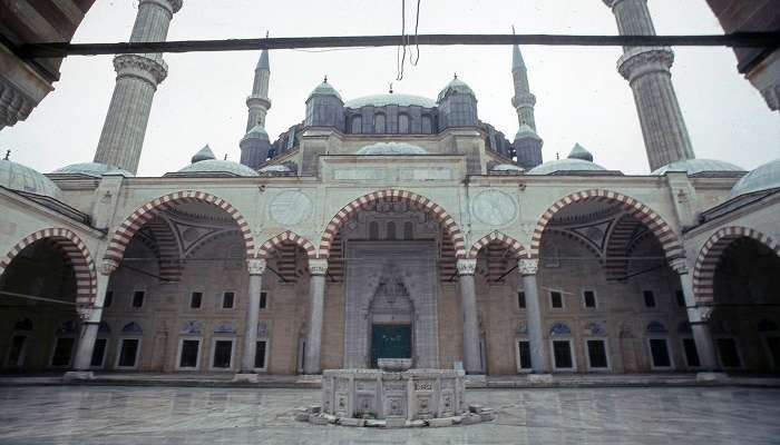 Experiencing Selimiye Mosque's spiritual ambiance