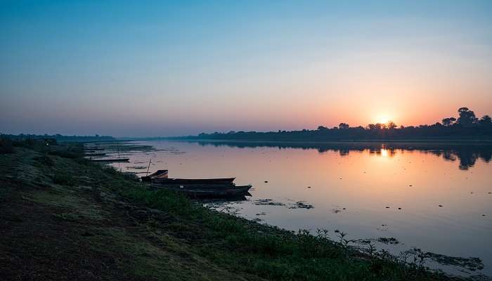Experience the untouched beauty of the Narmada River during the Shahganj Trek, one of the best places for trekking near Bhopal.