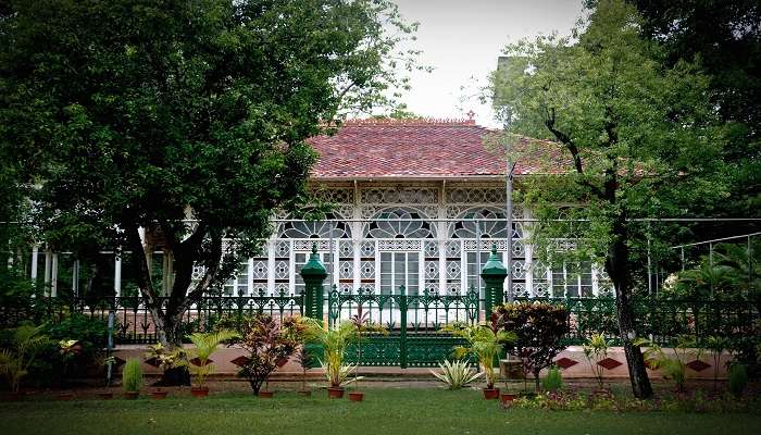 Behold the artistic beauty of Shantiniketan, one of the renowned offbeat places in Kolkata.