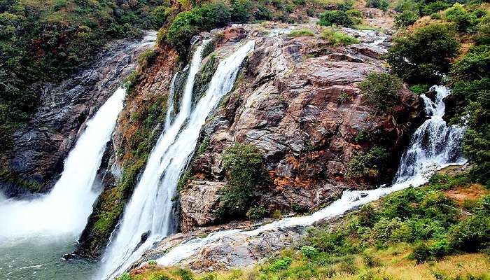 Soothe Your eyes with the natural beauty of Shivanasamudra and Gaganachukki waterfalls on your Bangalore to Pondicherry road trip