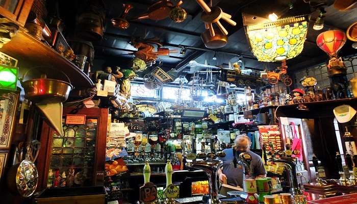 Wind up your day by doing shopping at the pub street. 