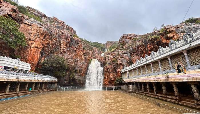 Sri Kapileswara adalah salah satu tempat populer untuk dikunjungi di dekat Tirupati dalam jarak 50 km