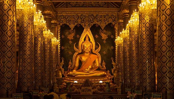 Statue of Buddha in Wat Mahathat Yuwaratrangsarit 