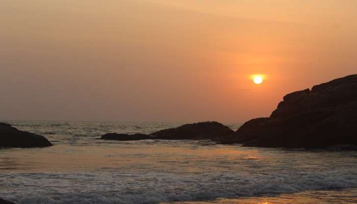 Enjoy the sunset of Kudle Beach from one of unique Gokarna beach resorts