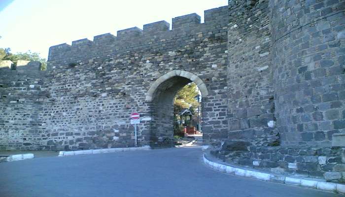 The Kadifekale fort from outside