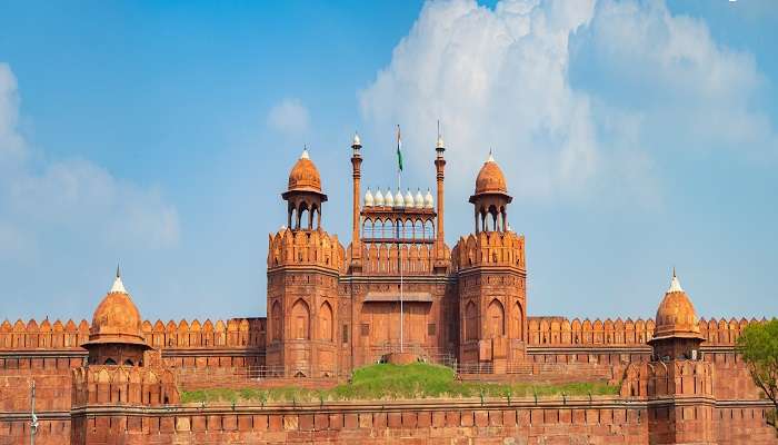 Being one of the best places to visit near Akshardham, Red Fort is a must-visit spot for history lovers.