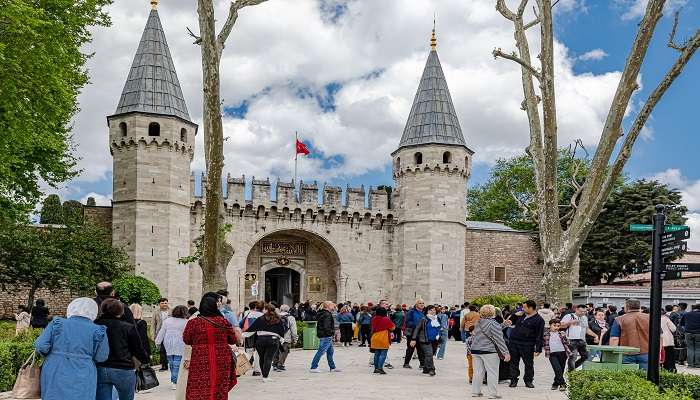 The Topkapi Palace Museum In Istanbul has a captivating history