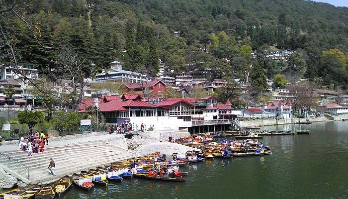 Riding on a gondola at Nainital is one of the best things to do