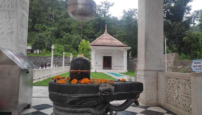 Offering prayers at Nilakkal Mahadeva Temple