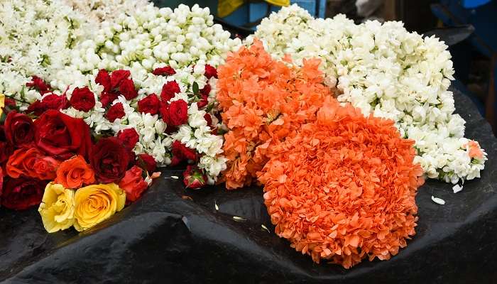 Offering flowers at the Ettumanoor temple