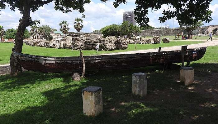 The gorgeous Sea overlooking this Fort on the entrance.